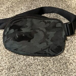 Camo Lulu Belt-bag